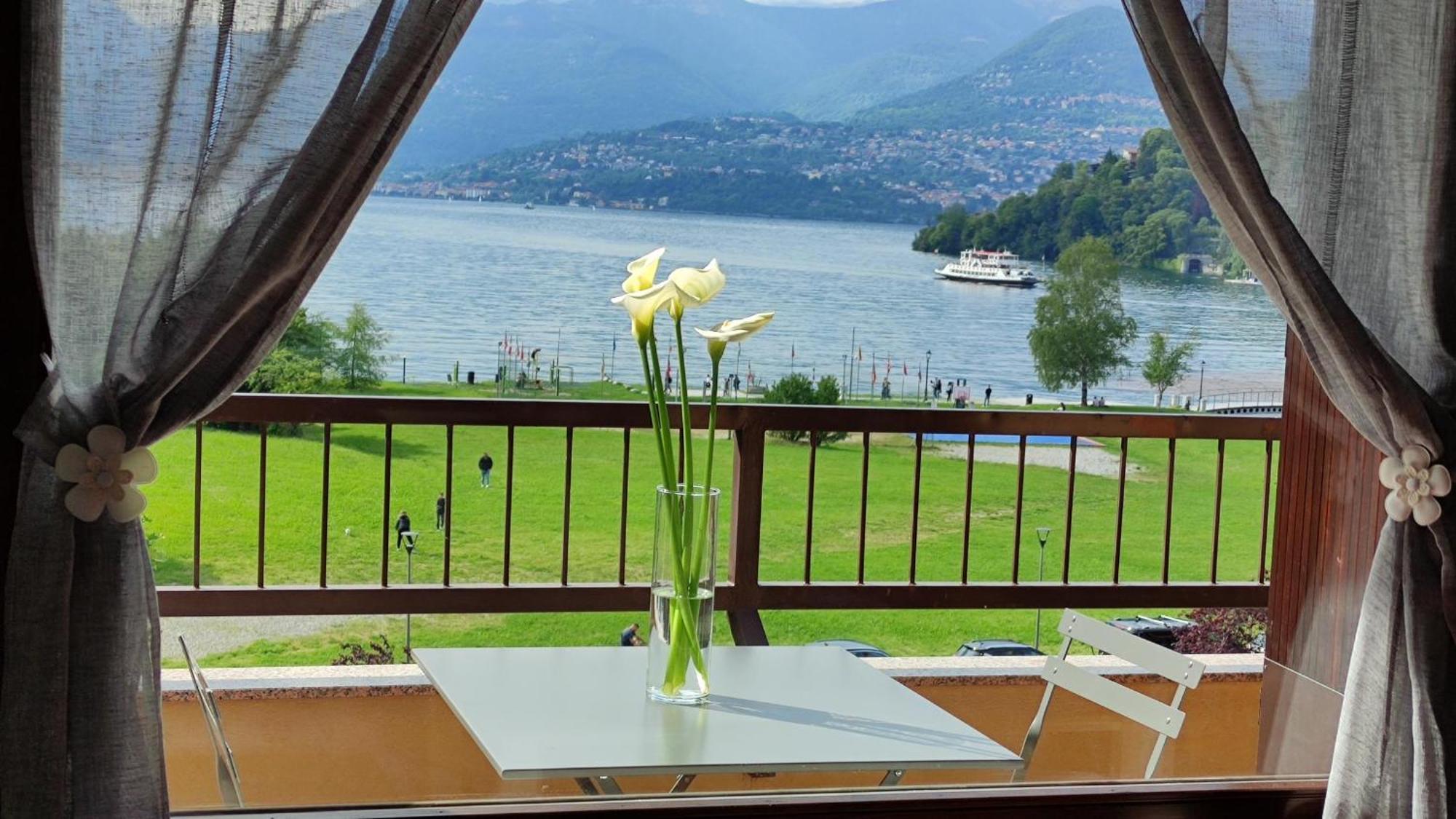 Lily Lake Maggiore Laveno Luaran gambar